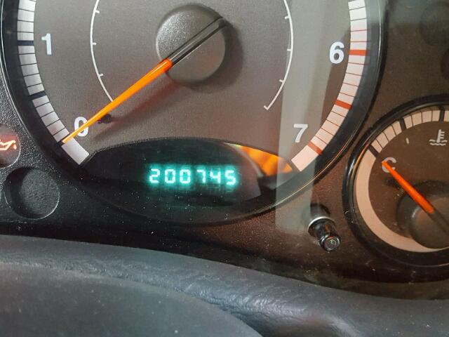 1J4GL38K65W686508 - 2005 JEEP LIBERTY RE BLACK photo 8