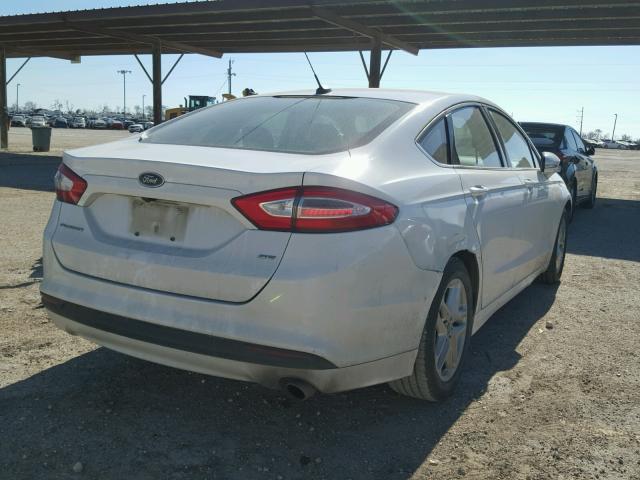 3FA6P0H71DR237132 - 2013 FORD FUSION SE WHITE photo 4