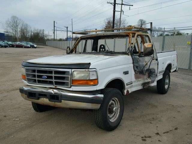 1FTHF26H5TLA19608 - 1996 FORD F250 WHITE photo 2