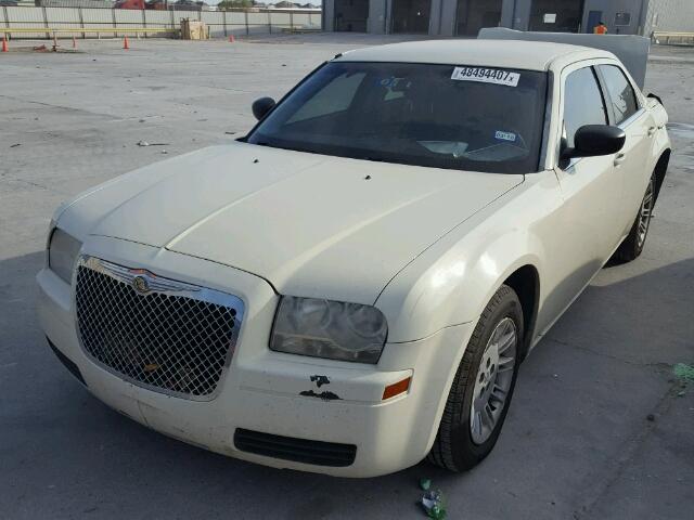 2C3KA43R77H861225 - 2007 CHRYSLER 300 WHITE photo 2