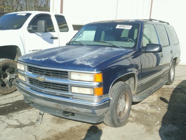 1GNEC13R2XJ558778 - 1999 CHEVROLET TAHOE C150 BLUE photo 2