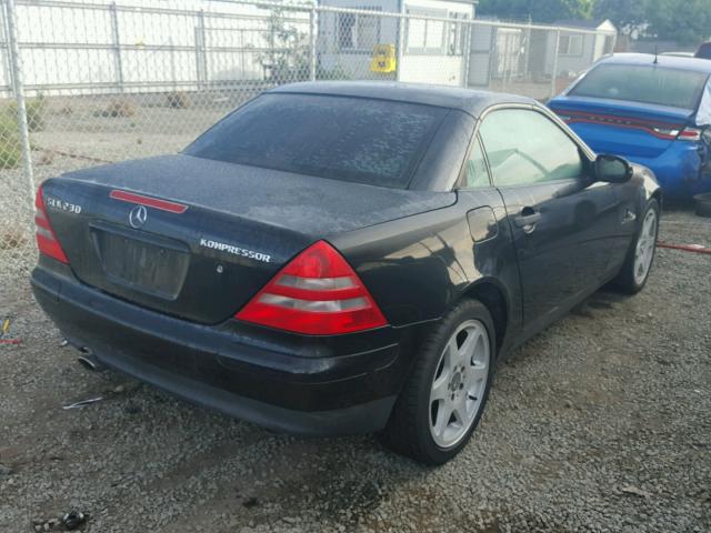 WDBKK47F9YF170417 - 2000 MERCEDES-BENZ SLK 230 KO BLACK photo 4