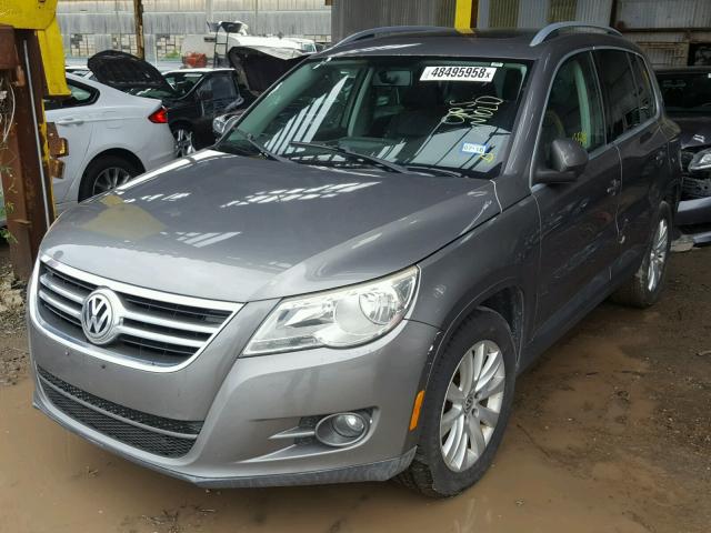 WVGAV75N09W546550 - 2009 VOLKSWAGEN TIGUAN S GRAY photo 2