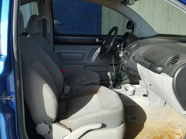 3VWBB61C7WM042604 - 1998 VOLKSWAGEN NEW BEETLE ლურჯი ფოტო 5