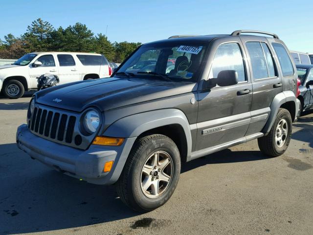 1J4GL48K95W627572 - 2005 JEEP LIBERTY SP GREEN photo 2