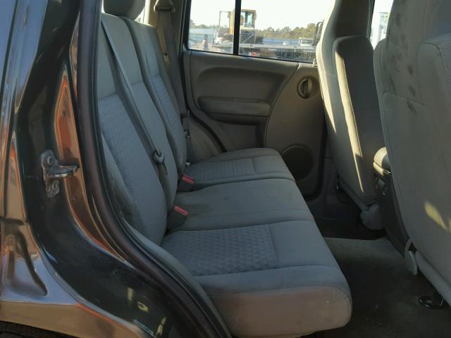 1J4GL48K95W627572 - 2005 JEEP LIBERTY SP GREEN photo 6