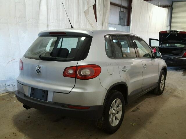 WVGBV7AX9AW522117 - 2010 VOLKSWAGEN TIGUAN SE SILVER photo 4