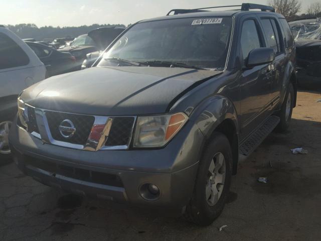 5N1AR18U65C779333 - 2005 NISSAN PATHFINDER GRAY photo 2