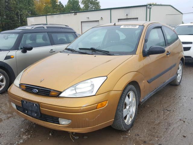 3FAFP31351R213811 - 2001 FORD FOCUS ZX3 GOLD photo 2