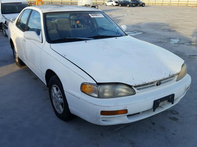 4T1BG12K8TU942718 - 1996 TOYOTA CAMRY DX WHITE photo 1