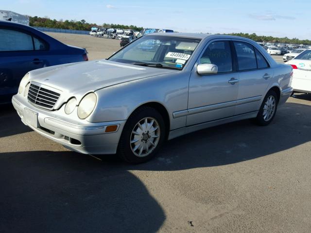 WDBJF65J01X055207 - 2001 MERCEDES-BENZ E 320 SILVER photo 2