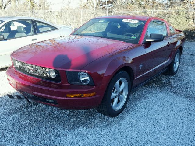 1ZVFT80N075369995 - 2007 FORD MUSTANG RED photo 2