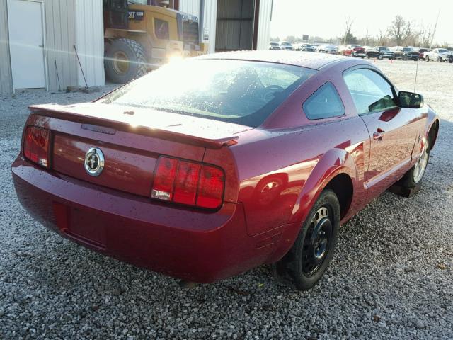 1ZVFT80N075369995 - 2007 FORD MUSTANG RED photo 4