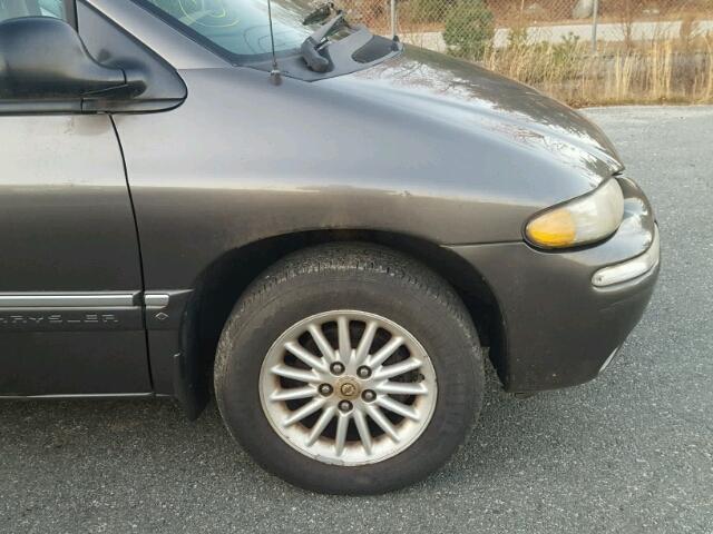 1C4GT54L2XB598436 - 1999 CHRYSLER TOWN & COU GRAY photo 9