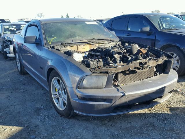 1ZVHT82H365204537 - 2006 FORD MUSTANG GT GRAY photo 1