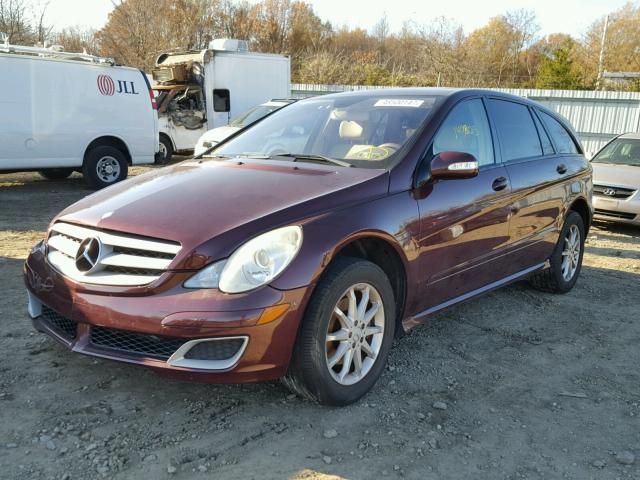 4JGCB65E96A026951 - 2006 MERCEDES-BENZ R 350 MAROON photo 2