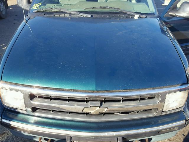 1GNDT13W3V2121008 - 1997 CHEVROLET BLAZER GREEN photo 7