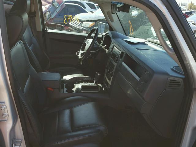 1J8HH48K08C239995 - 2008 JEEP COMMANDER SILVER photo 5