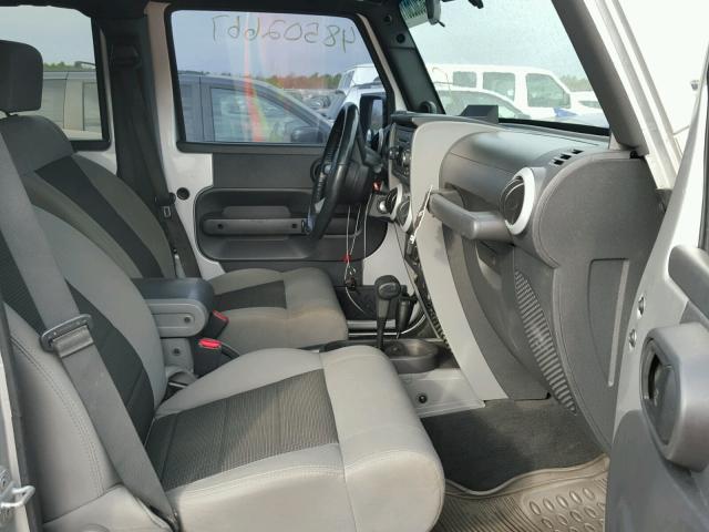 1J4BA5H17AL133297 - 2010 JEEP WRANGLER U SILVER photo 5