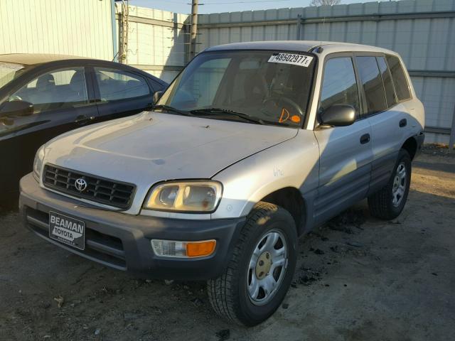 JT3GP10V3W7039729 - 1998 TOYOTA RAV4 SILVER photo 2