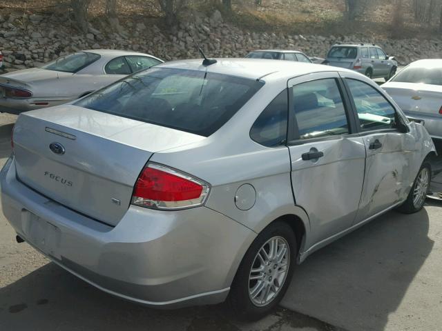 1FAHP3FN9AW194034 - 2010 FORD FOCUS SE GRAY photo 4