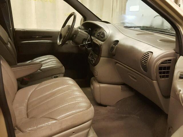 1C4GP64L6XB541196 - 1999 CHRYSLER TOWN & COU GOLD photo 5