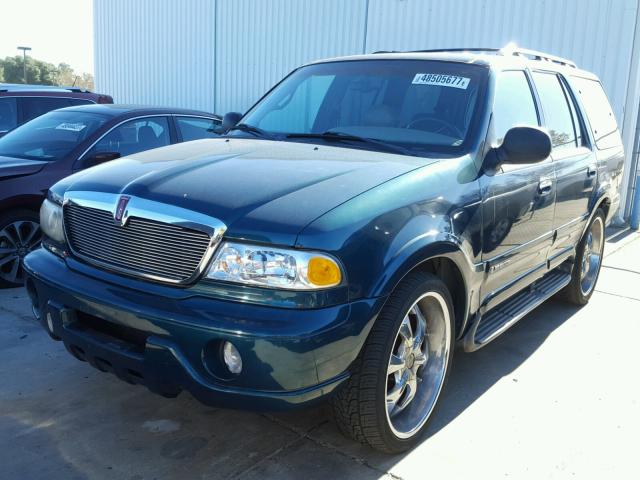 5LMRU27L4WLJ43511 - 1998 LINCOLN NAVIGATOR GREEN photo 2