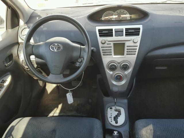 JTDBT923471116818 - 2007 TOYOTA YARIS GRAY photo 9