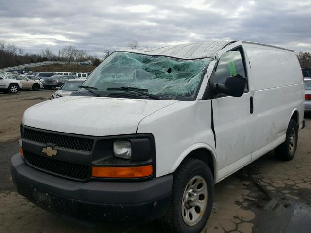 1GCUGADX4A1140073 - 2010 CHEVROLET EXPRESS G1 WHITE photo 2