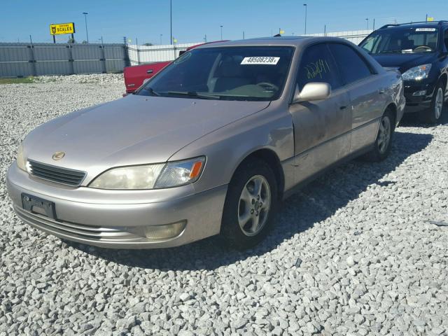 JT8BF28G6W5038122 - 1998 LEXUS ES 300 TAN photo 2