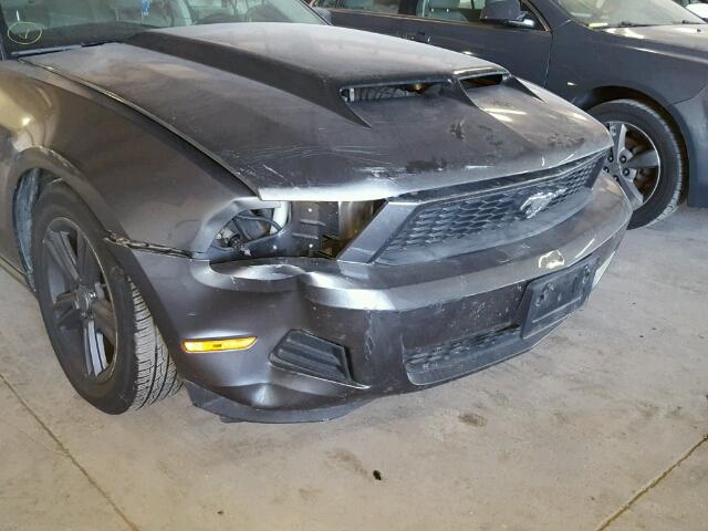 1ZVBP8AN7A5146846 - 2010 FORD MUSTANG GRAY photo 9