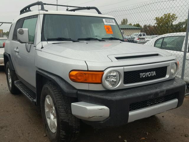 JTEZU11F670012440 - 2007 TOYOTA FJ CRUISER SILVER photo 1