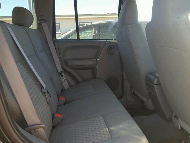 1J4GL48K15W622933 - 2005 JEEP LIBERTY SP BLACK photo 6