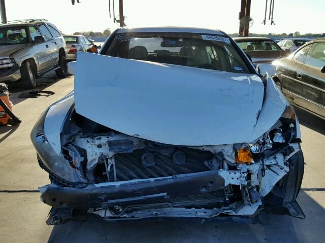 1HGCP26408A072211 - 2008 HONDA ACCORD LXP WHITE photo 9