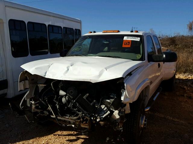 1GCJK33154F148099 - 2004 CHEVROLET SILVERADO WHITE photo 2