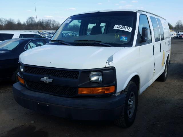 1GCEG15X431211407 - 2003 CHEVROLET EXPRESS G1 WHITE photo 2