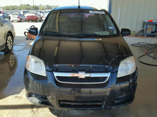KL1TD56E09B667709 - 2009 CHEVROLET AVEO LS BLACK photo 9