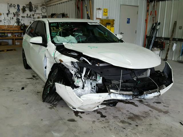 4T1BF1FK7HU435538 - 2017 TOYOTA CAMRY LE თეთრი ფოტო 1