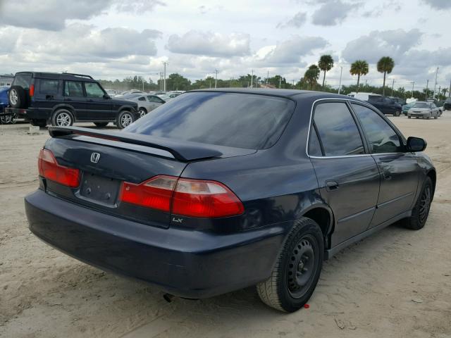 1HGCG5649YA013711 - 2000 HONDA ACCORD LX BLUE photo 4