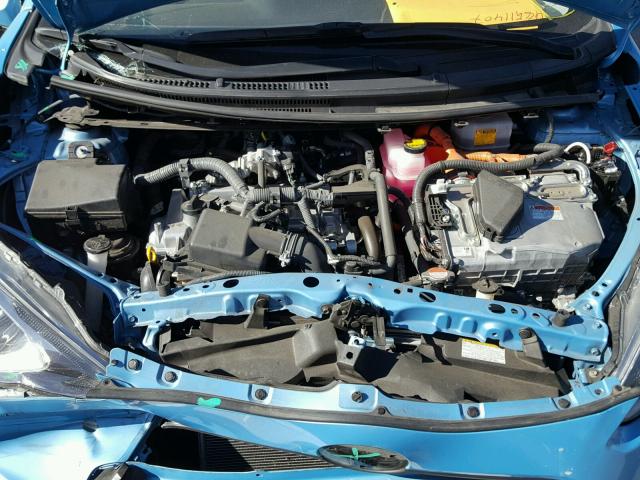 JTDKDTB37G1139228 - 2016 TOYOTA PRIUS C BLUE photo 7