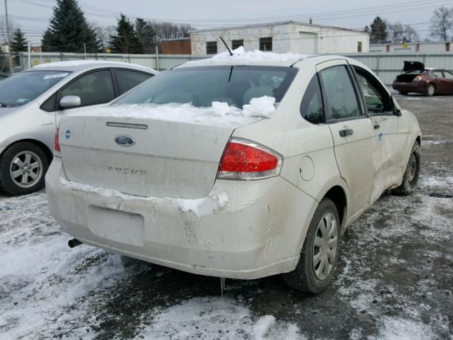 1FAHP3EN7BW172746 - 2011 FORD FOCUS S WHITE photo 4