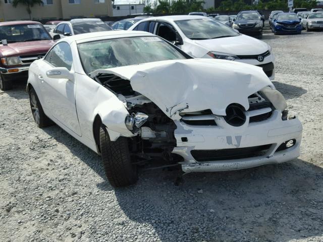 WDBWK56F65F038963 - 2005 MERCEDES-BENZ SLK 350 WHITE photo 1