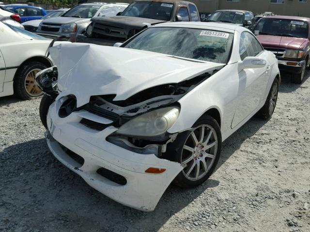 WDBWK56F65F038963 - 2005 MERCEDES-BENZ SLK 350 WHITE photo 2