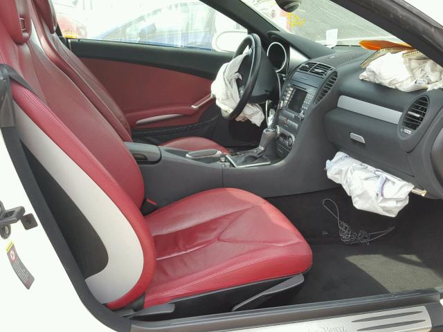 WDBWK56F65F038963 - 2005 MERCEDES-BENZ SLK 350 WHITE photo 5