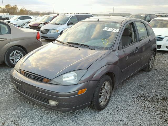 3FAFP37383R187649 - 2003 FORD FOCUS ZX5 GRAY photo 2