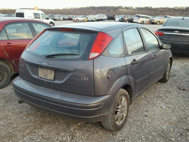 3FAFP37383R187649 - 2003 FORD FOCUS ZX5 GRAY photo 4