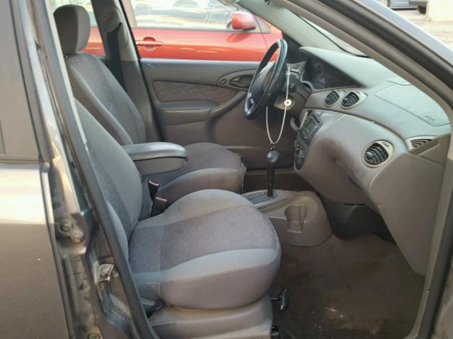 3FAFP37383R187649 - 2003 FORD FOCUS ZX5 GRAY photo 5