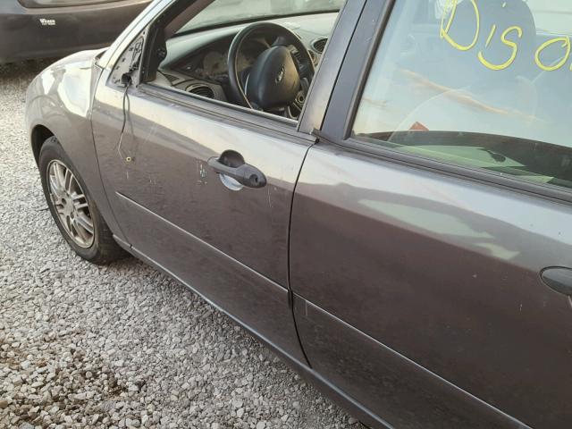 3FAFP37383R187649 - 2003 FORD FOCUS ZX5 GRAY photo 9