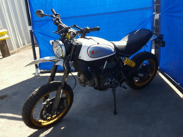 ML0KAFBM7JT000473 - 2018 DUCATI SCRAMBLER WHITE photo 2