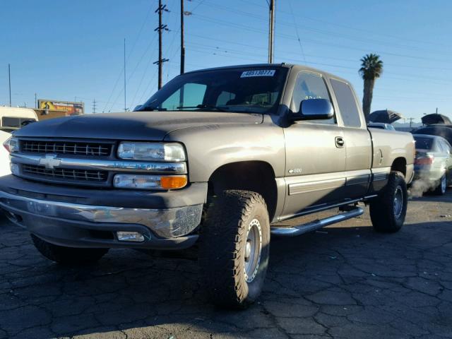 2GCEC19T721210389 - 2002 CHEVROLET SILVERADO GRAY photo 2